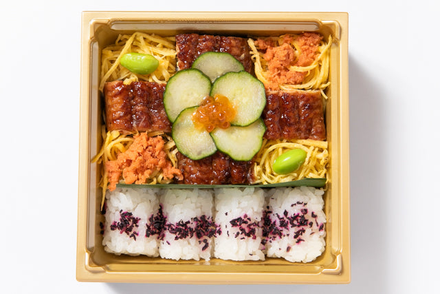 おもてなし三段重～稀少銘柄豚のメンチカツと和食店のおばんざい～