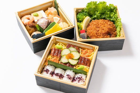 おもてなし三段重～稀少銘柄豚のメンチカツと和食店のおばんざい～