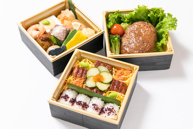 おもてなし三段重～精肉店の国産牛ハンバーグと和食店のおばんざい～